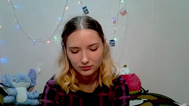  kikiclark   online show from October 3, 9:09 pm