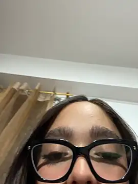 hottiee melannie online show from March 5, 4:30 am