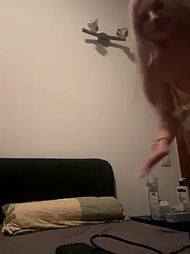 Steffi Snowbunny online show from October 3, 8:03 pm