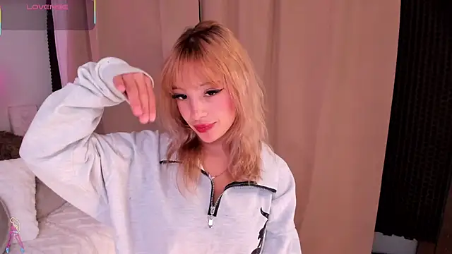 Mayajhons online show from December 17, 11:58 am