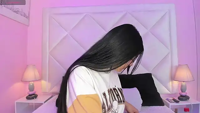 Miaa Smithh   online show from March 16, 11:36 am