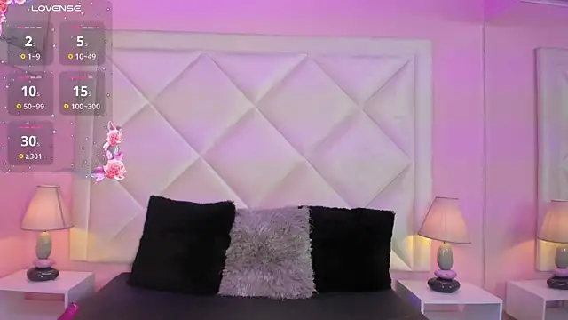 Miaa Smithh   online show from April 22, 11:18 am