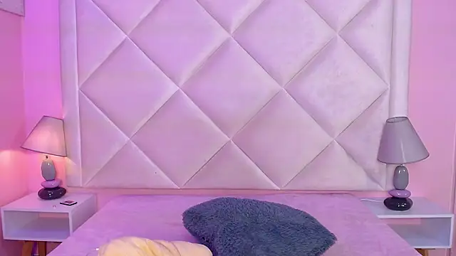 Miaa Smithh   online show from October 23, 11:27 am