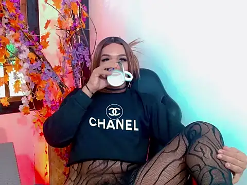 Cristal Villael online show from November 4, 6:18 am