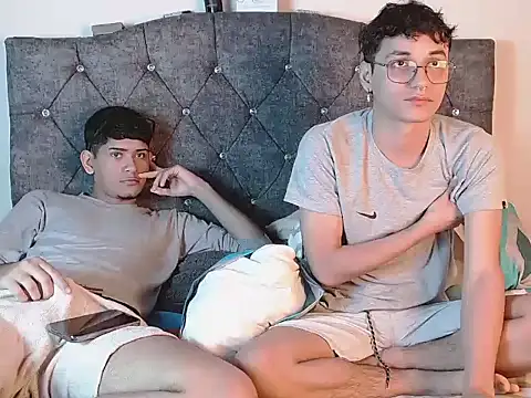 Snapshot of logan_willyams_ chatting on October 13, 10:56 pm logan willyams  online show from October 13, 10:56 pm