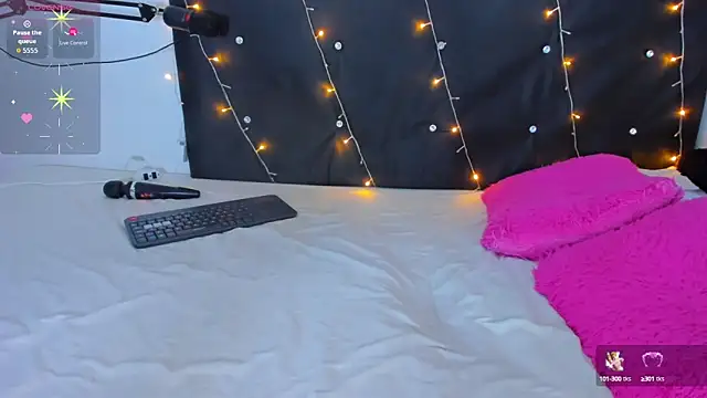 Danaa moore  online show from September 26, 4:10 am