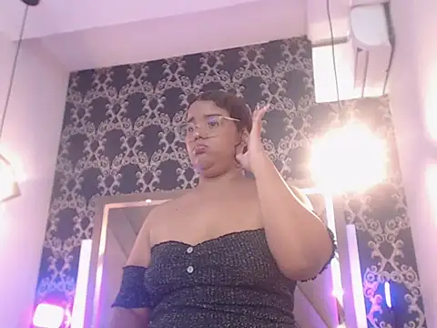 Snapshot of NicolBonnie chatting on September 18, 8:18 pm NicolBonnie online show from September 18, 8:18 pm