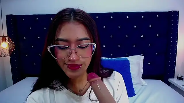 miss aris online show from November 12, 4:54 am