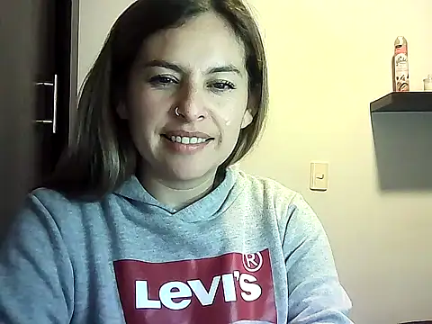 Valery  Rouse  online show from April 8, 10:01 pm