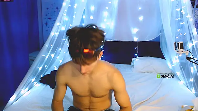 Snapshot of travis_wolf_ chatting on September 27, 1:35 am travis wolf online show from September 27, 1:35 am
