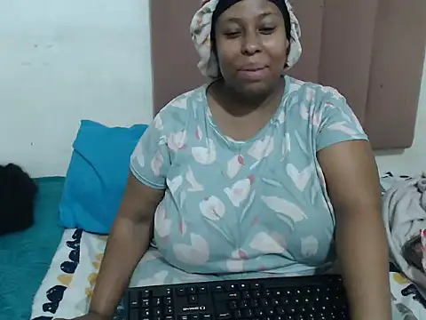 Snapshot of Chubby_Queenx255 chatting on October 15, 4:04 am Chubby Queenx255 online show from October 15, 4:04 am