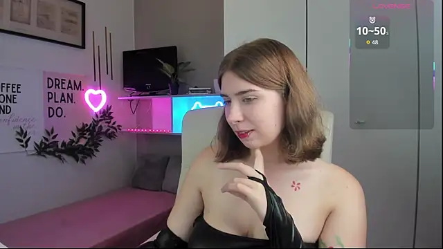 Snapshot of DianaGalaxy chatting on September 12, 1:29 pm DianaGalaxy online show from September 12, 1:29 pm