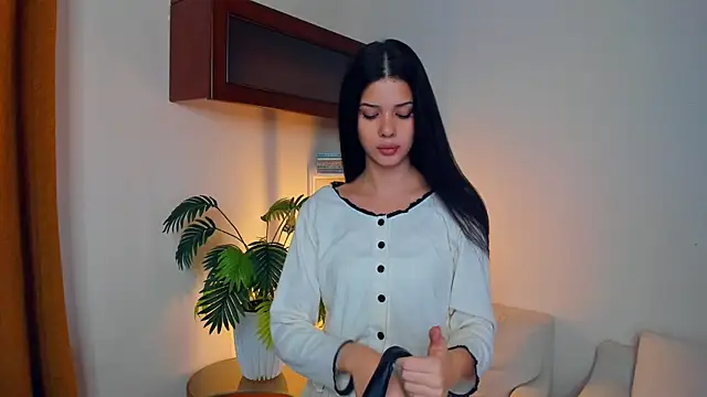 Snapshot of JoCauterucci chatting on October 2, 7:02 am JoCauterucci online show from October 2, 7:02 am