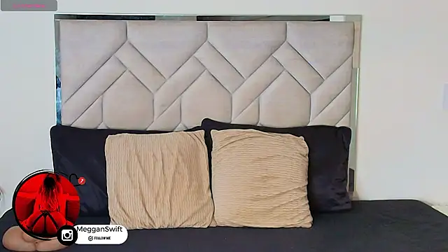 megganswift  online show from February 13, 10:33 pm