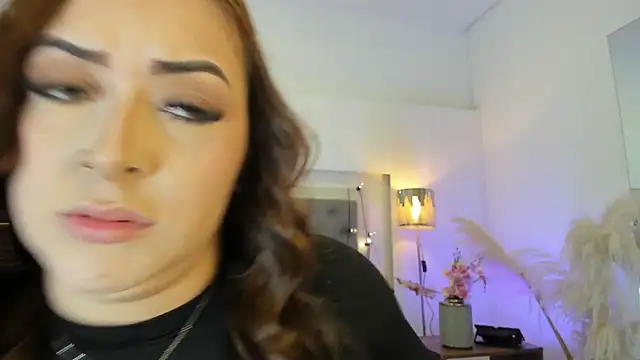 lea walkerr online show from April 21, 7:43 pm