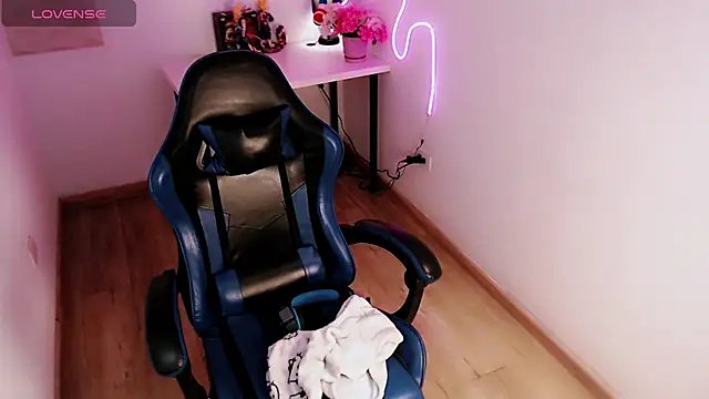 Lunyhose online show from April 24, 6:11 pm