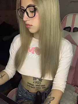 PrettyAshley  online show from April 22, 7:33 pm