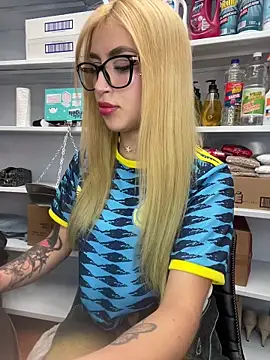 PrettyAshley  online show from June 23, 9:57 pm