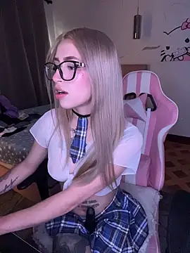 PrettyAshley  online show from April 24, 10:23 pm