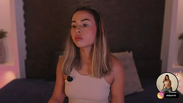 aby smiith  online show from April 7, 7:27 pm