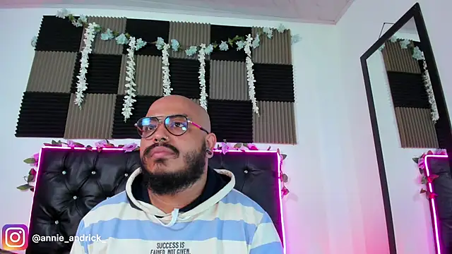  leda swan  online show from April 23, 11:17 am