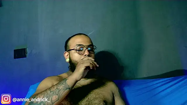  leda swan  online show from October 4, 1:50 pm