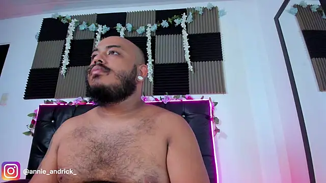  leda swan  online show from April 22, 11:07 am