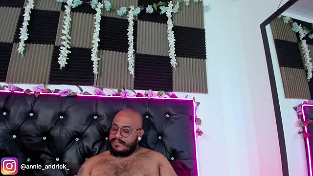  leda swan  online show from April 26, 1:42 pm