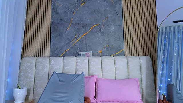 mia scot online show from April 24, 12:30 pm