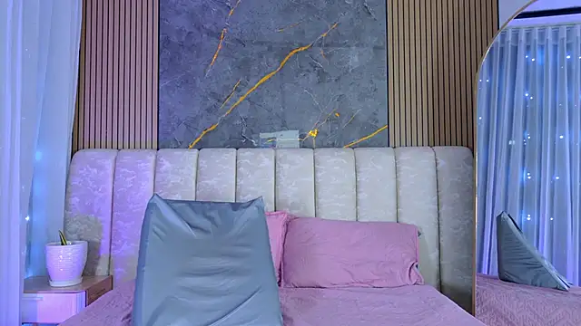 mia scot online show from April 18, 11:56 am