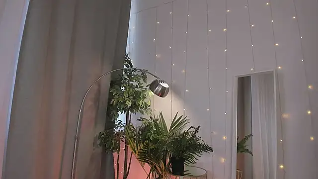 Lina Glow online show from April 1, 6:47 am