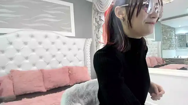 Snapshot of naomi_cooper__ chatting on September 16, 1:41 pm naomi cooper online show from September 16, 1:41 pm