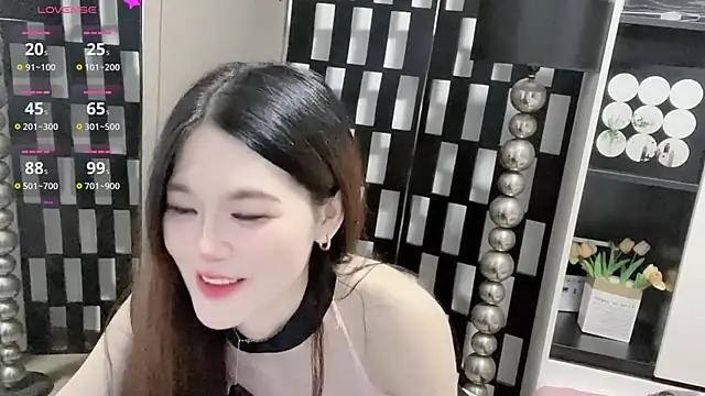 Snapshot of Yueyue-MM chatting on October 3, 2:05 am Yueyue-MM online show from October 3, 2:05 am