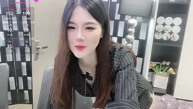 Snapshot of Yueyue-MM chatting on October 8, 2:38 am Yueyue-MM online show from October 8, 2:38 am