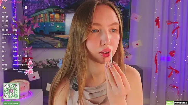 ElfredaTupy online show from April 19, 7:49 pm