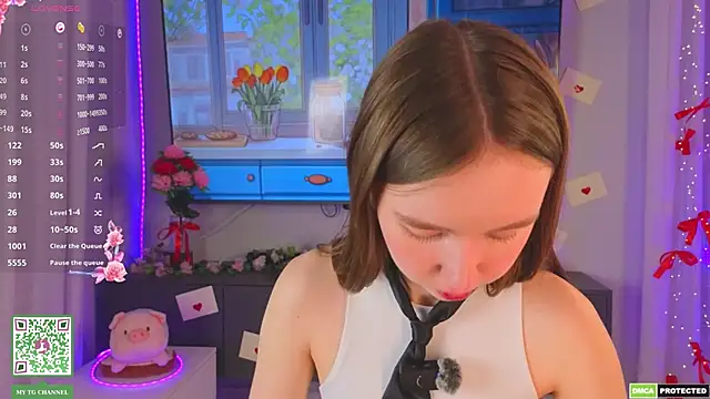 ElfredaTupy online show from April 2, 8:39 pm