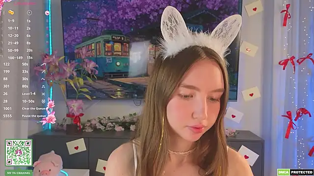 ElfredaTupy online show from April 22, 7:44 pm