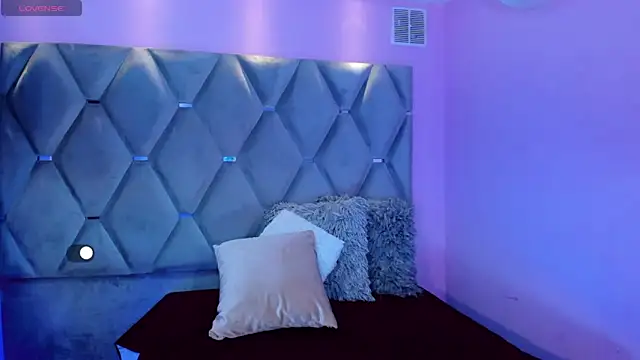 Honey Moontsts online show from April 28, 12:31 pm