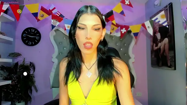 Honey Moontsts online show from June 11, 12:24 pm