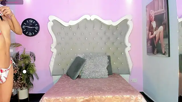 Honey Moontsts online show from June 10, 12:04 pm