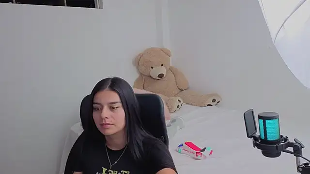 valerihouse online show from April 4, 2:21 am