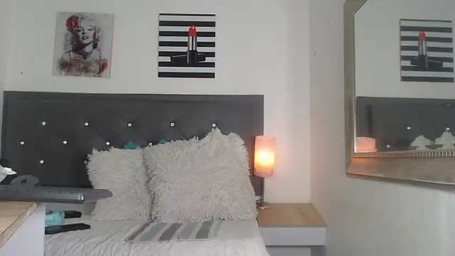 madison  love  online show from December 18, 7:51 pm