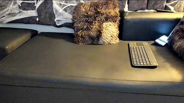 Snapshot of Rowan_Mills chatting on October 16, 9:17 pm Rowan Mills online show from October 16, 9:17 pm