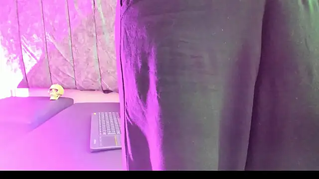 Snapshot of Rowan_Mills chatting on October 3, 8:25 pm Rowan Mills online show from October 3, 8:25 pm