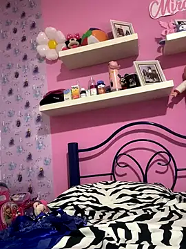 Snapshot of Isabella-2709 chatting on September 18, 7:23 pm Isabella-2709 online show from September 18, 7:23 pm