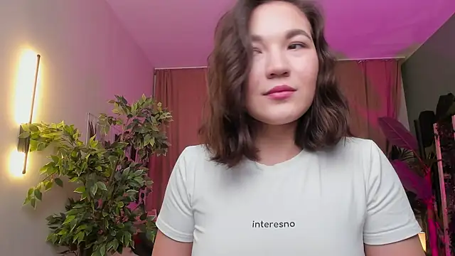 Halle Berrry online show from December 14, 2:12 pm