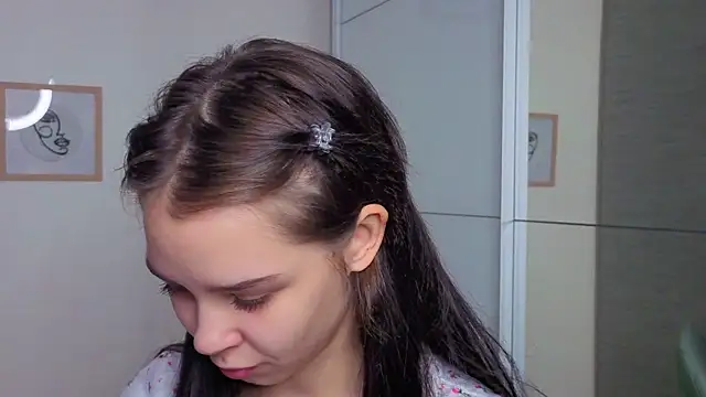 slyshypie online show from December 2, 1:24 pm