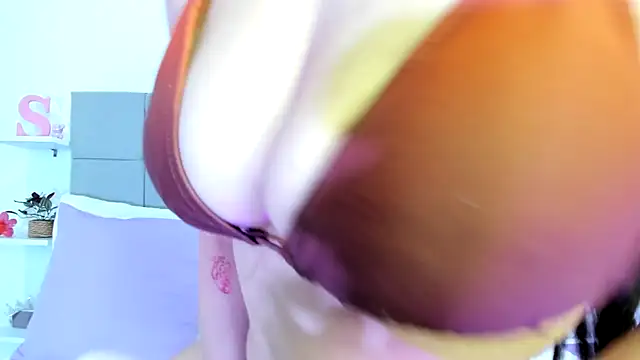 Sarahlopezz online show from January 6, 4:27 am