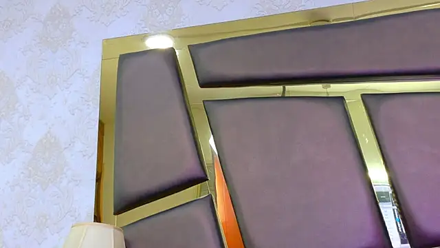 EmilieLake online show from April 21, 2:51 am