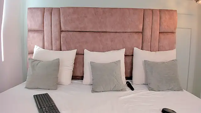 amber colliiins online show from March 7, 8:05 pm